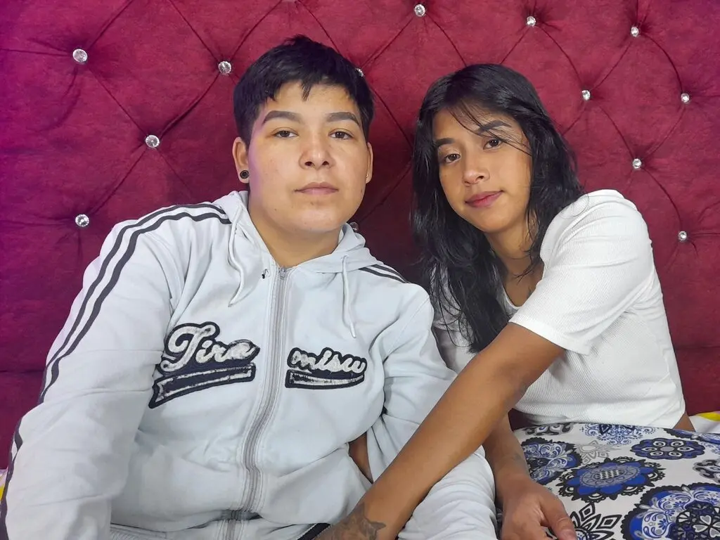 LaiaAndNicolas's live cam