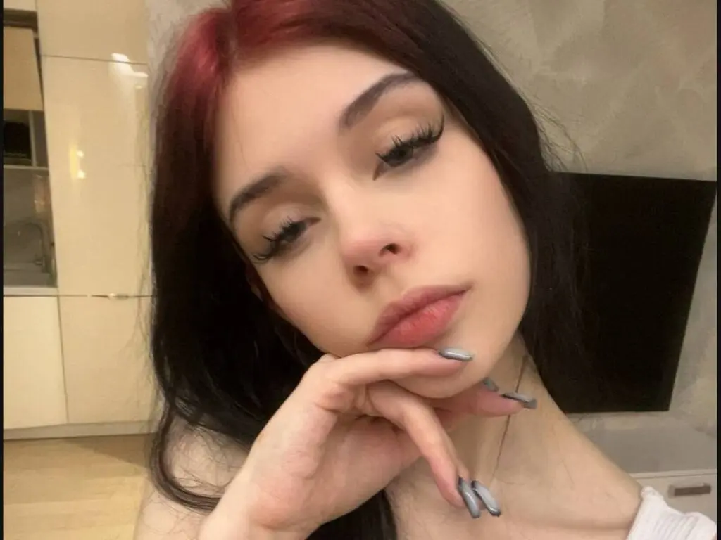 LoraBrow's live cam