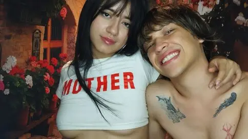 LucyandTheo's live cam