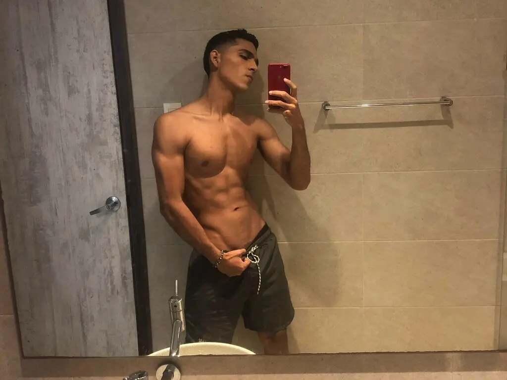 NoahCol's live cam