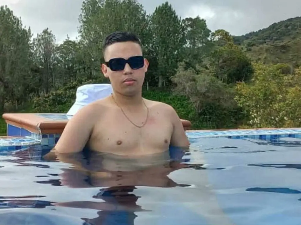 TommyJonson's live cam