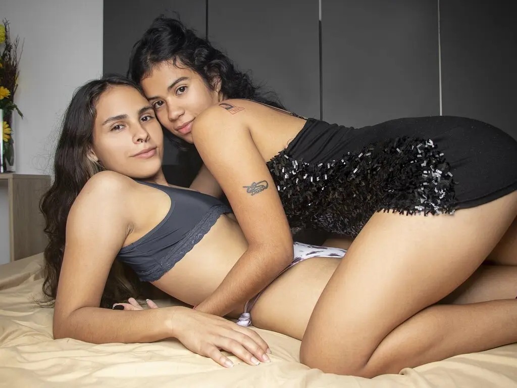 WendiiAndAshley's live cam